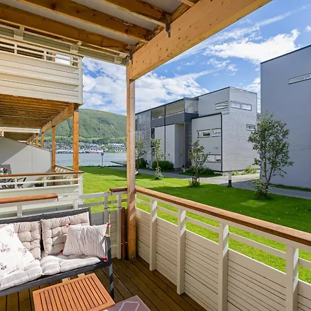 The Yellow - By The Sea & With Balcony * Tromsø