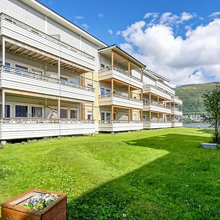The Yellow - By The Sea & With Balcony Daire Tromsø